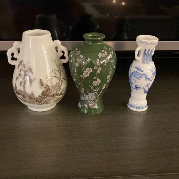 Green Floral Miniature Vase ( set of 3) - Picture 1 of 8